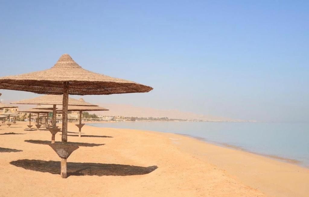 A Sea View Spacious Cheering 5 Bedroom Villa Ain Sokhna "Ain Bay" فيلا كاملة للإيجار قرية العين باي Айн-Сохна Екстер'єр фото