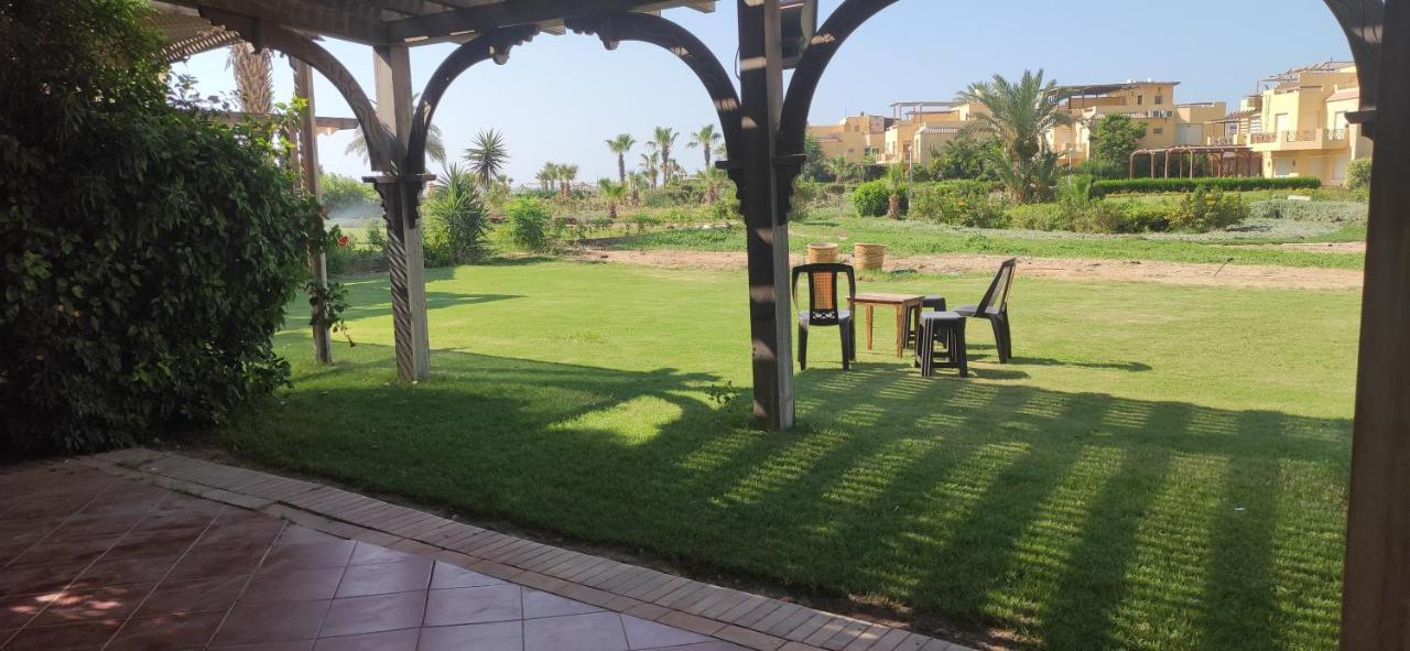 A Sea View Spacious Cheering 5 Bedroom Villa Ain Sokhna "Ain Bay" فيلا كاملة للإيجار قرية العين باي Айн-Сохна Екстер'єр фото