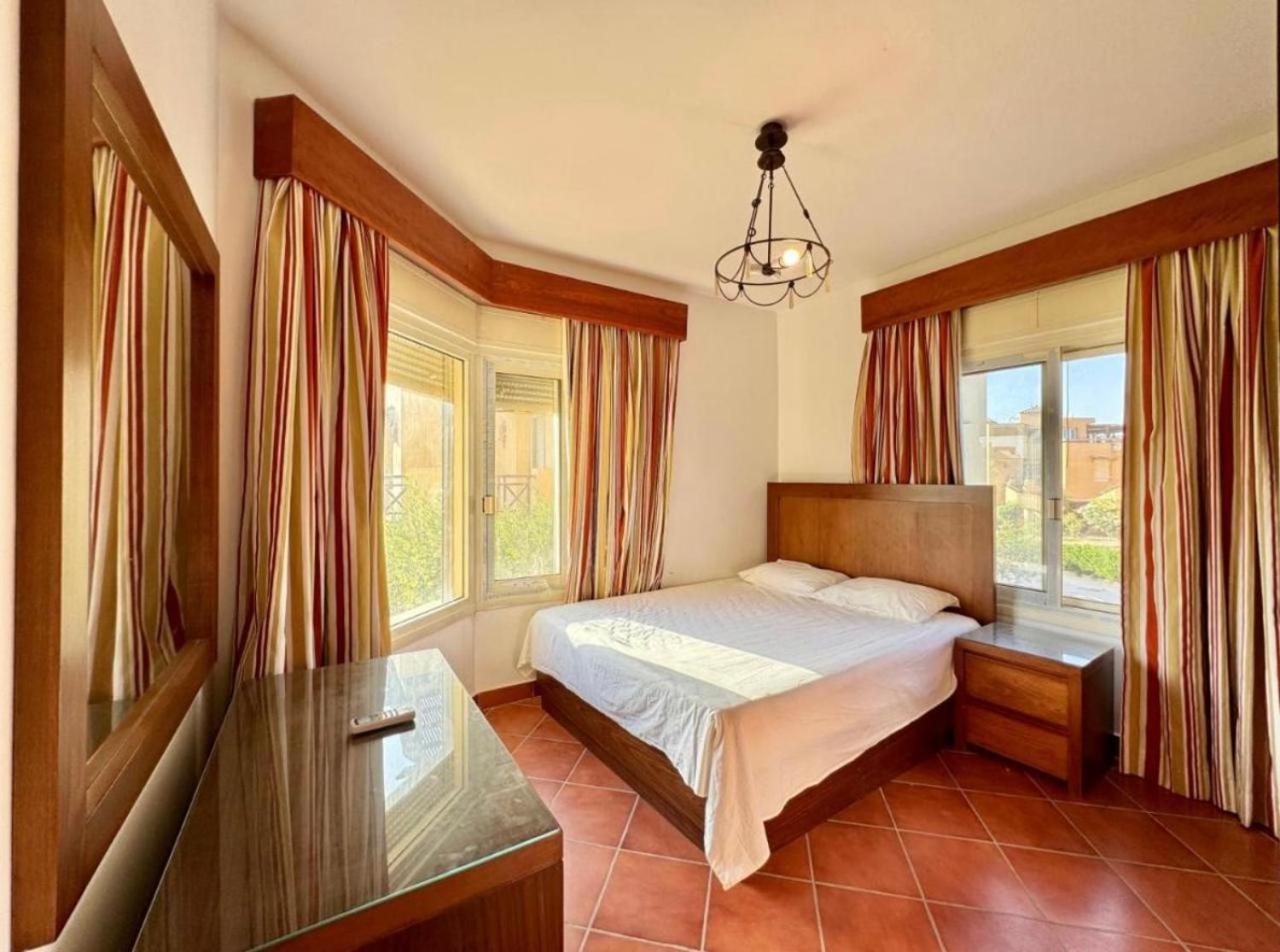 A Sea View Spacious Cheering 5 Bedroom Villa Ain Sokhna "Ain Bay" فيلا كاملة للإيجار قرية العين باي Айн-Сохна Екстер'єр фото