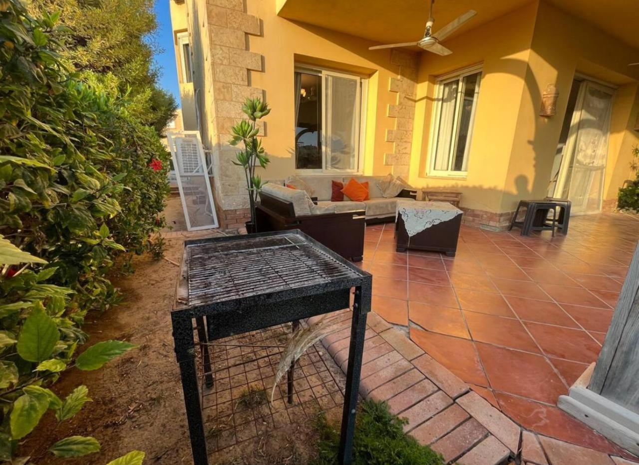 A Sea View Spacious Cheering 5 Bedroom Villa Ain Sokhna "Ain Bay" فيلا كاملة للإيجار قرية العين باي Айн-Сохна Екстер'єр фото