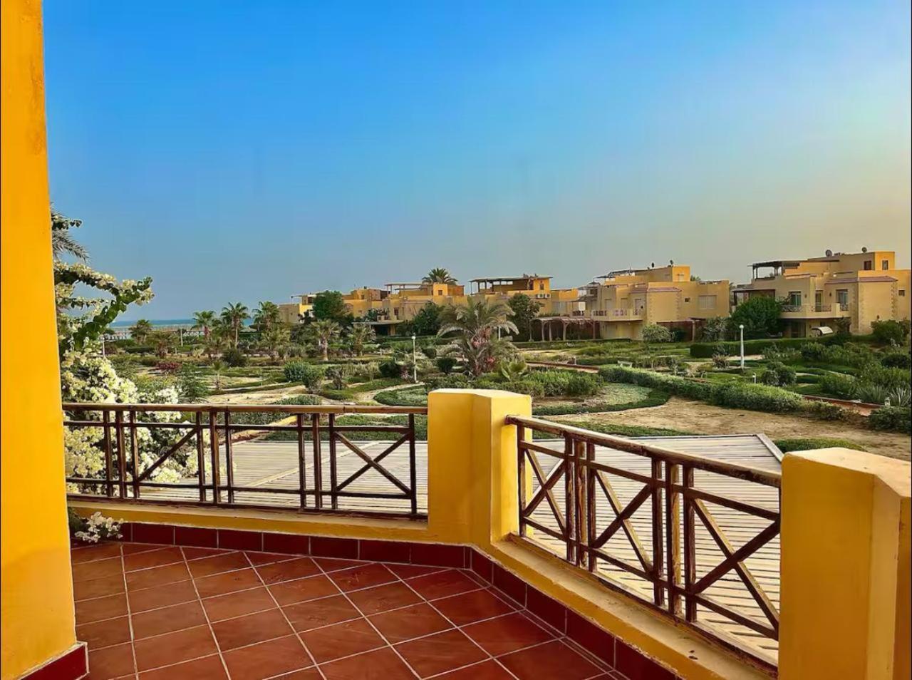 A Sea View Spacious Cheering 5 Bedroom Villa Ain Sokhna "Ain Bay" فيلا كاملة للإيجار قرية العين باي Айн-Сохна Екстер'єр фото
