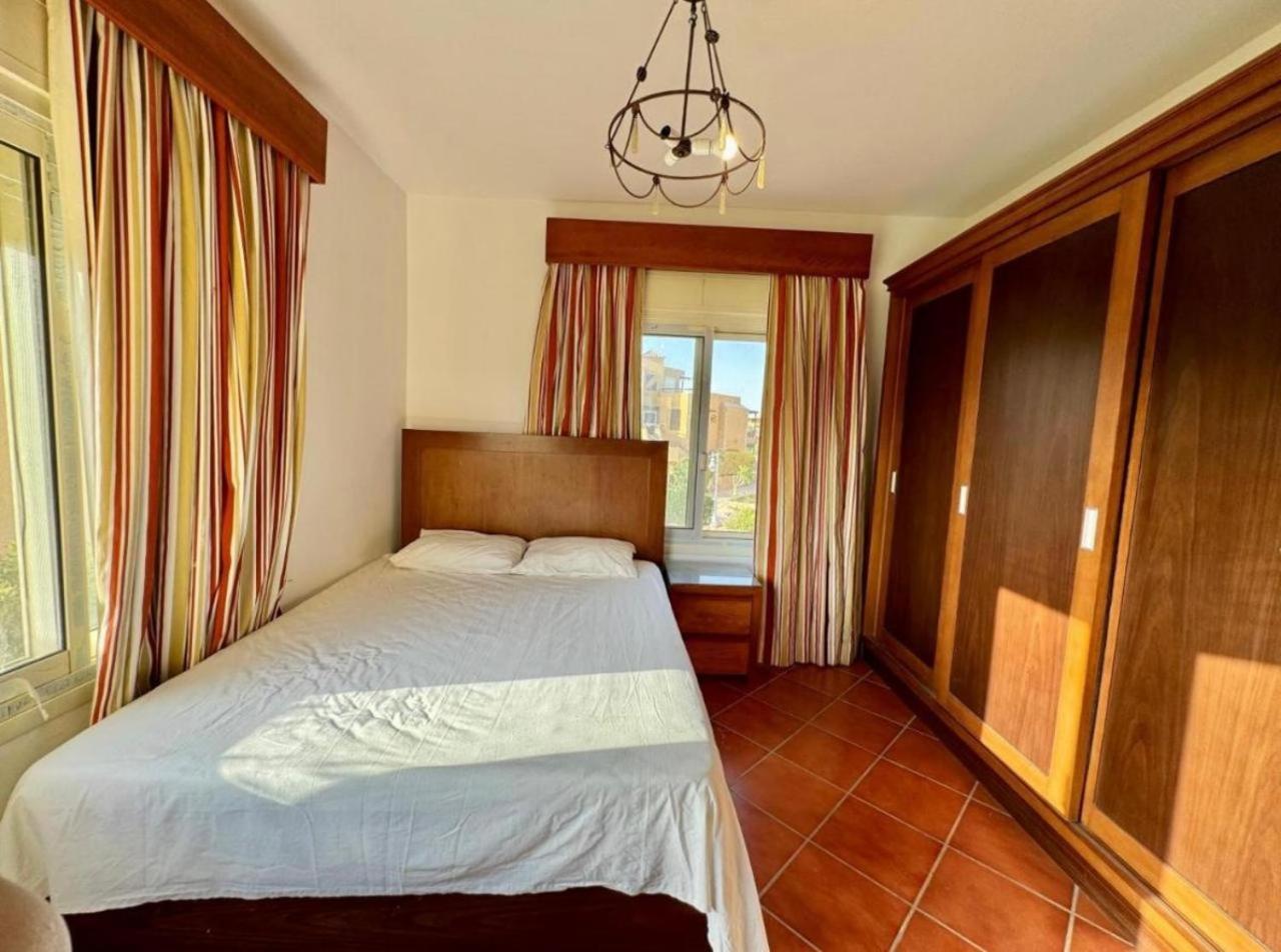 A Sea View Spacious Cheering 5 Bedroom Villa Ain Sokhna "Ain Bay" فيلا كاملة للإيجار قرية العين باي Айн-Сохна Екстер'єр фото